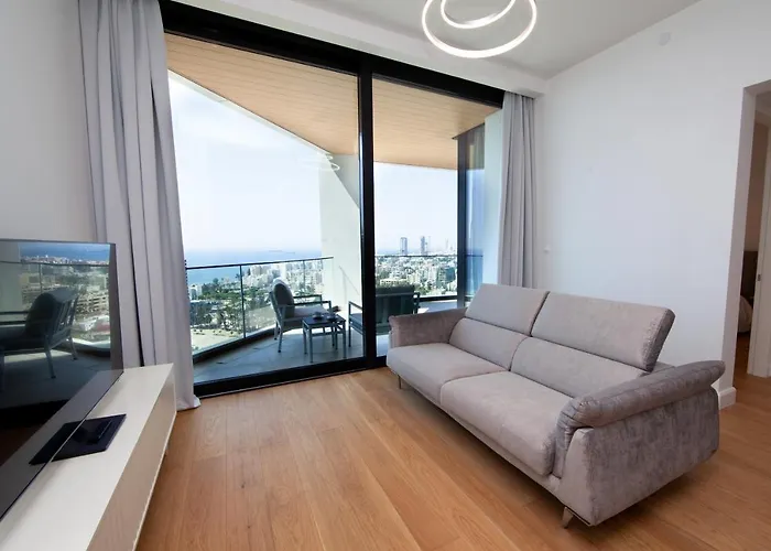 Апартаменты Sky Tower Лимасол